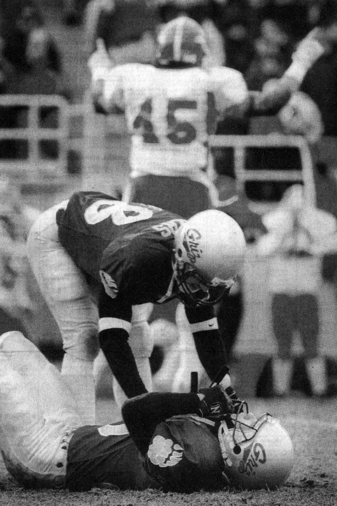 1999 NCAA Division I-AA Playoffs, First Round — Youngstown State 30, Montana 27